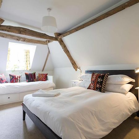 Bed and Breakfast The Holford Arms Тетбери Экстерьер фото