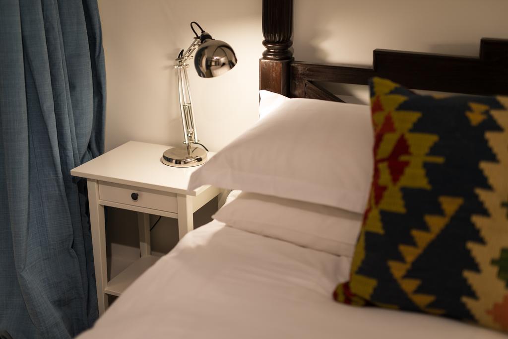 Bed and Breakfast The Holford Arms Тетбери Экстерьер фото