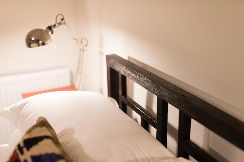 Bed and Breakfast The Holford Arms Тетбери Экстерьер фото