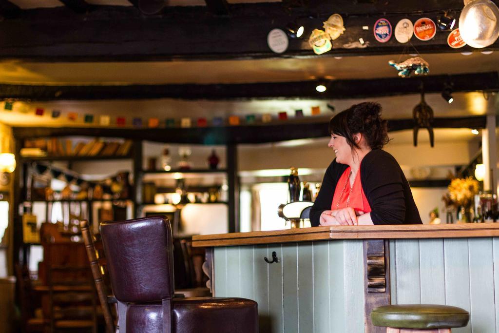 Bed and Breakfast The Holford Arms Тетбери Экстерьер фото