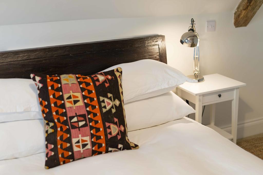 Bed and Breakfast The Holford Arms Тетбери Экстерьер фото