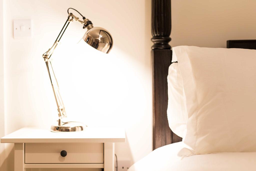 Bed and Breakfast The Holford Arms Тетбери Экстерьер фото
