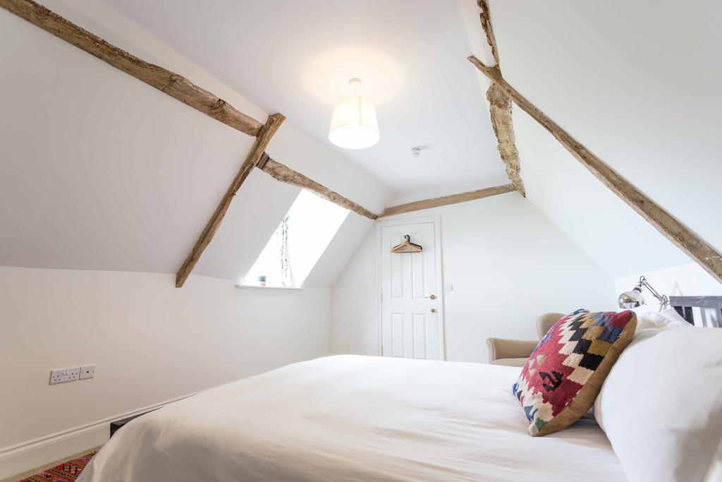 Bed and Breakfast The Holford Arms Тетбери Экстерьер фото
