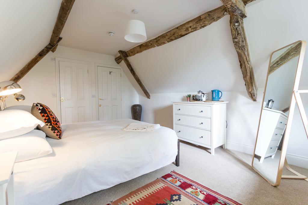 Bed and Breakfast The Holford Arms Тетбери Экстерьер фото