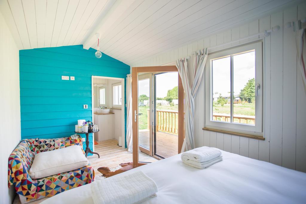 Bed and Breakfast The Holford Arms Тетбери Экстерьер фото