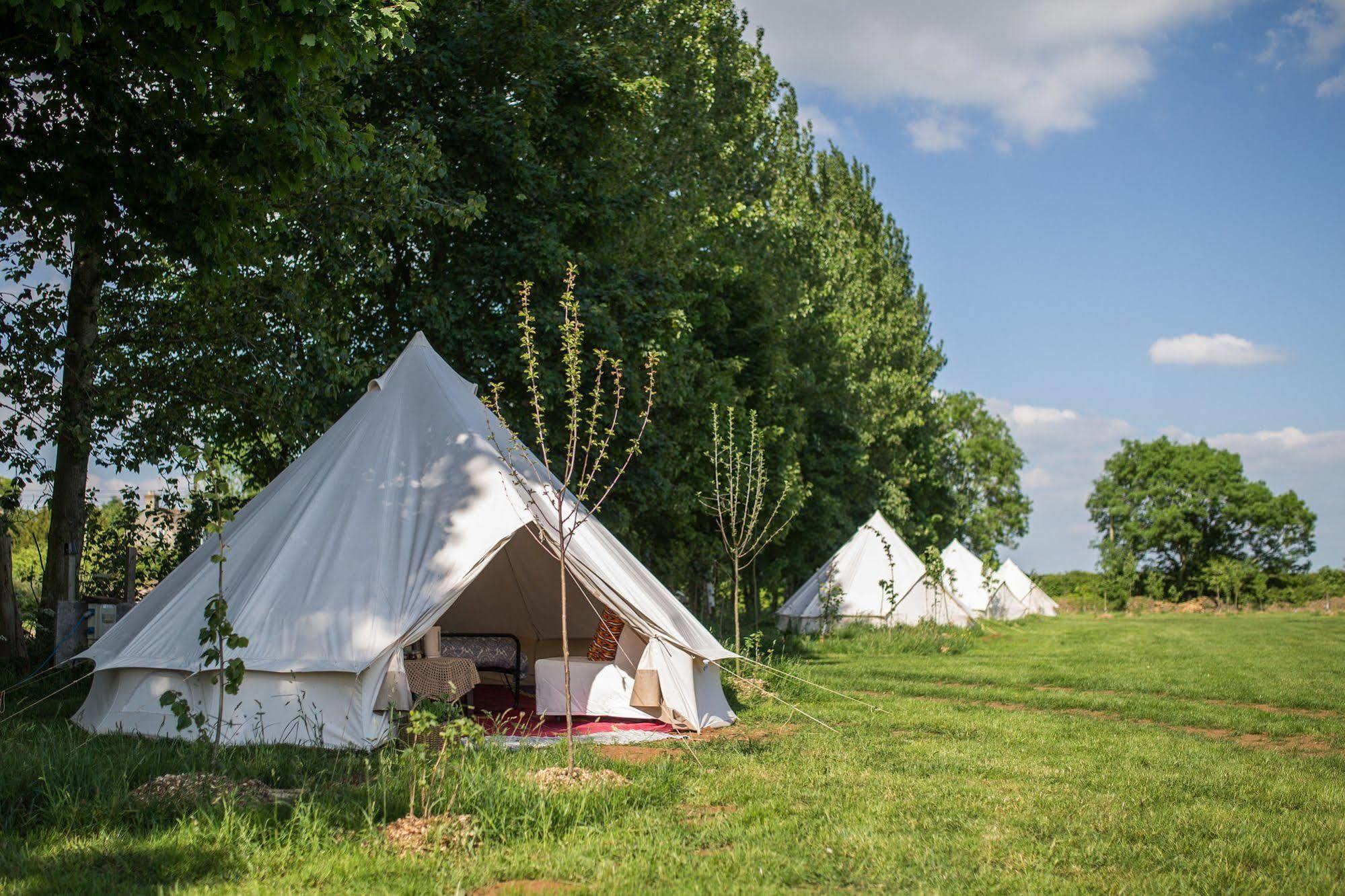 Bed and Breakfast The Holford Arms Тетбери Экстерьер фото