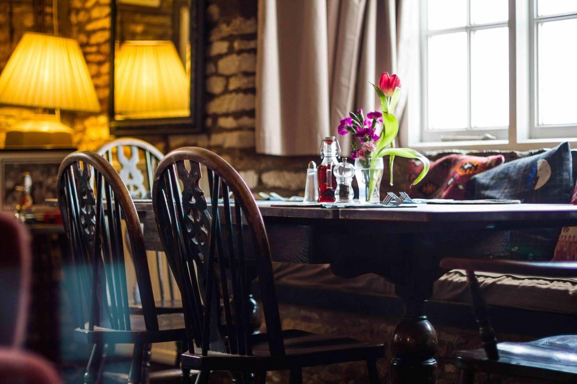 Bed and Breakfast The Holford Arms Тетбери Экстерьер фото