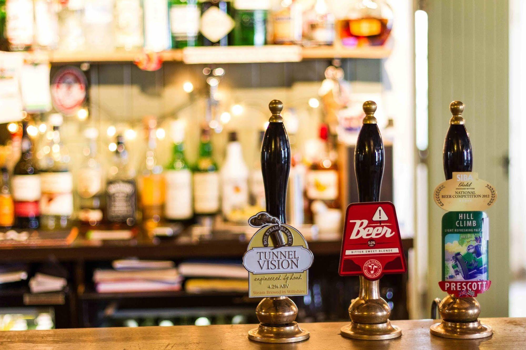 Bed and Breakfast The Holford Arms Тетбери Экстерьер фото